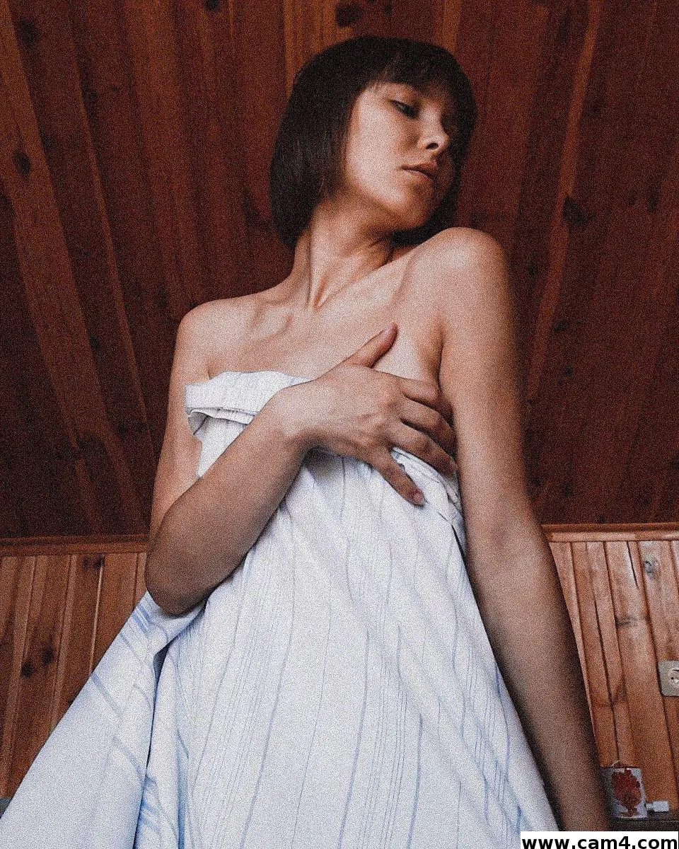 KirstieMoon image 0